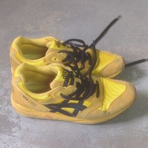ASICS Kids Sneakers in Yellow and Black